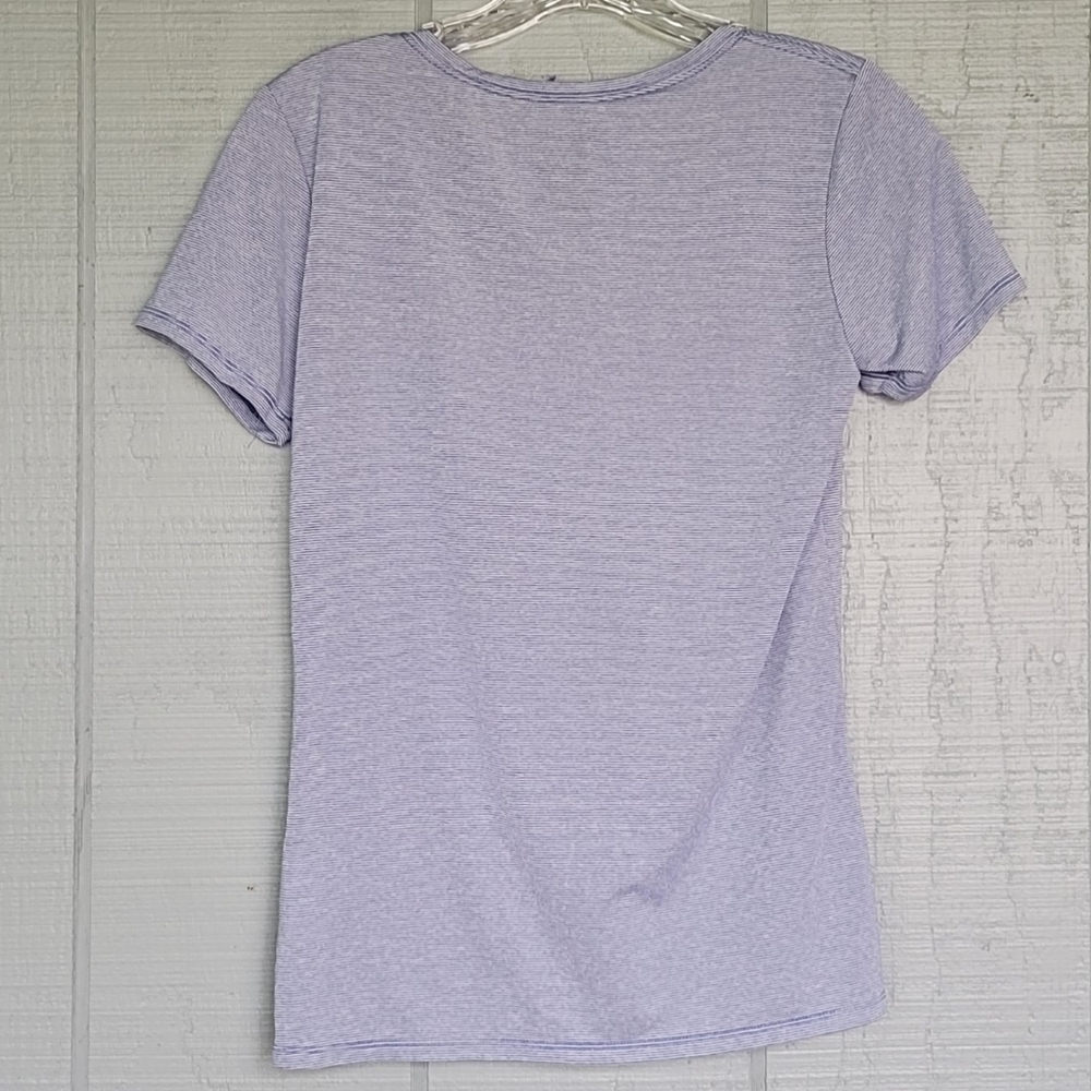 The Nike Tee Athletic Cut Dri-Fit. Size S - Picture 2 of 6